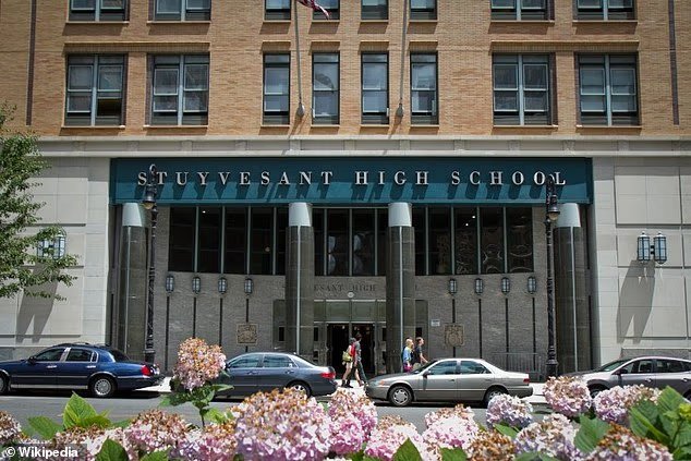 Il a suscité l'indignation au sein du plus grand lycée