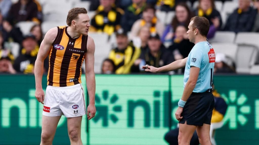 James Sicily afirma que arbitra de manera diferente después de