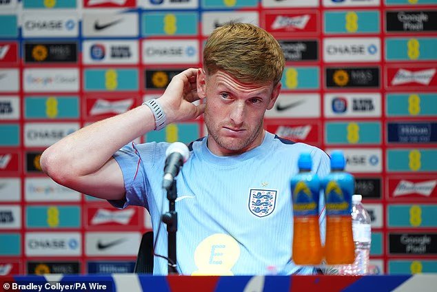 Jordan Pickford exhorte les supporters anglais à oublier l'histoire de