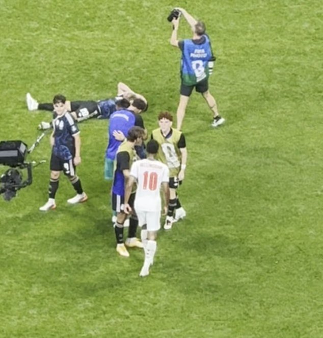 Jude Bellingham filmé en train de gifler l'Argentin Valentino Barca
