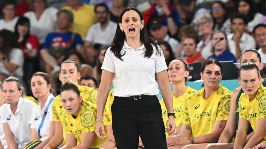 La WNBA suspende al entrenador de baloncesto australiano Sandy Brondello