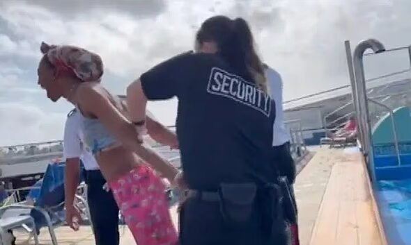 La chute mortelle d'une mystérieuse femme d'un bateau de croisière
