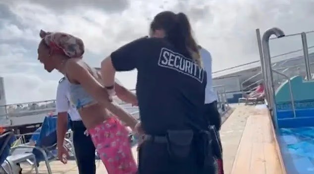 La chute mortelle d'une mystérieuse femme d'un bateau de croisière