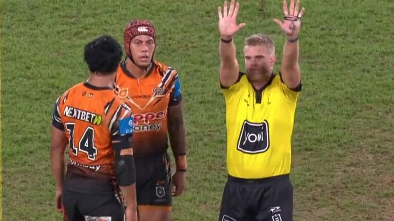 La estrella de los Wests Tigers, Latu Fanu, recibió una