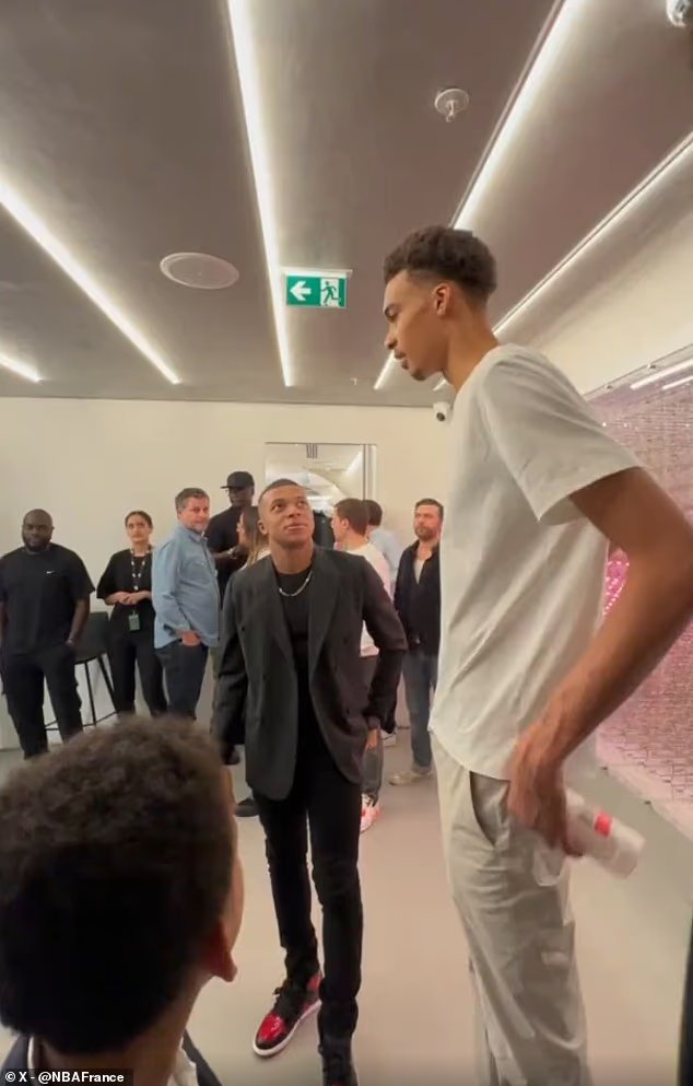 La star de la Coupe du monde Kylian Mbappe est