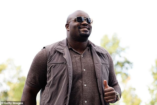 La star de la NFL, Taylor Moton, souffre d'un grave