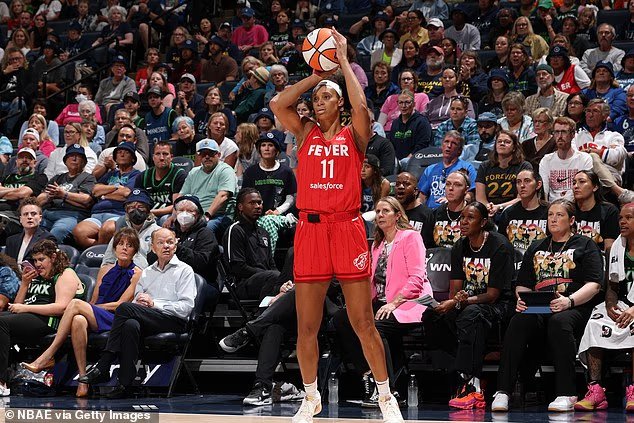 La star de la WNBA affirme qu'Indiana Fever a «