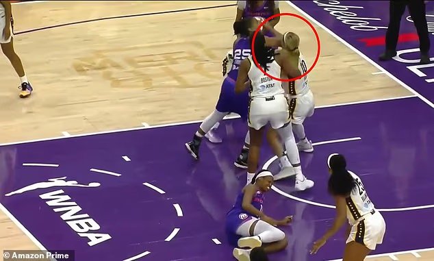 La star de la WNBA qui a frappé Kaitlyn Clark