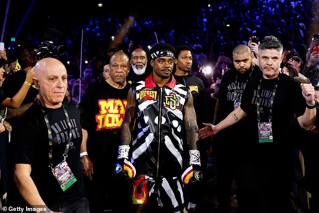 L'ancien champion du monde de boxe prend sa retraite à
