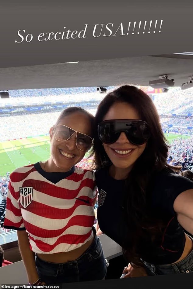 Lauren Sanchez rejoint les fans américains pour des selfies souriants