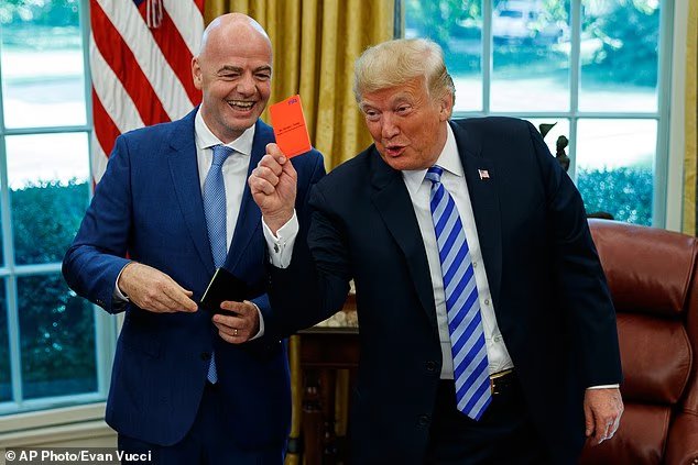 Le chef de la FIFA, Gianni Infantino, évite Trump pour