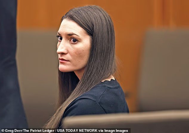Le mari d'une femme qui a tué ses trois enfants
