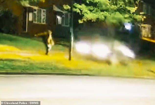 Le moment où le coureur adolescent se vante "Je viens