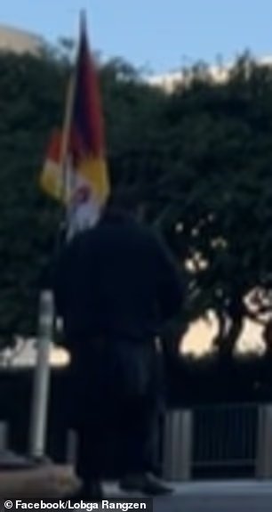 Le moment terrifiant où un manifestant tibétain s'est immolé par