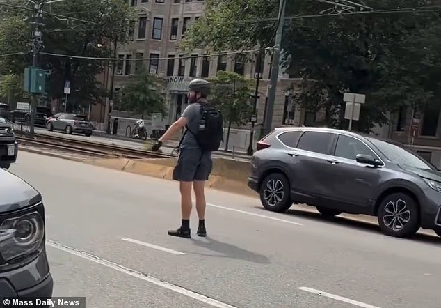 Le plus petit cycliste américain « se venge » furieusement