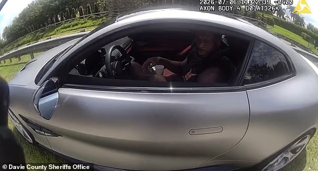 Le porteur de ballon des Jets, Geno Smith, est à