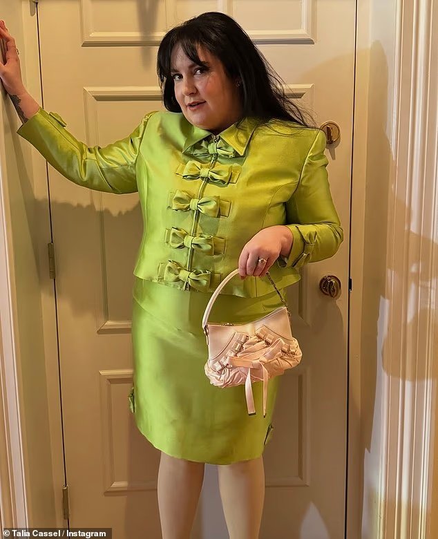 Lena Dunham a l'air BEAUCOUP plus mince alors que son