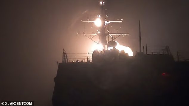 Les États-Unis détruisent les dépôts de missiles et les défenses