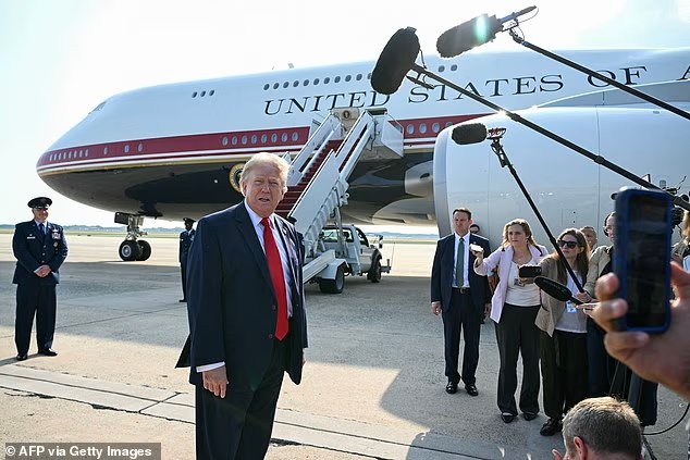Les achats d'actions opportuns du compte de Trump... y compris