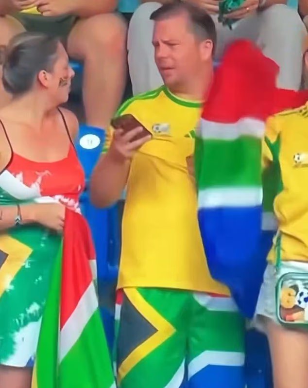 Les images d'un couple se disputant lors d'un match de