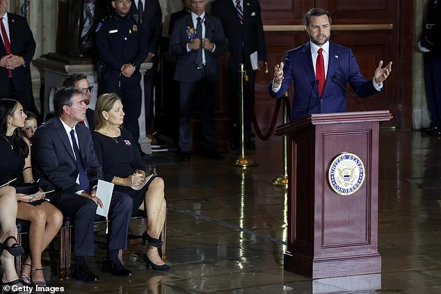 Les législateurs aux yeux larmoyants accueillent sombrement Lindsey Graham au
