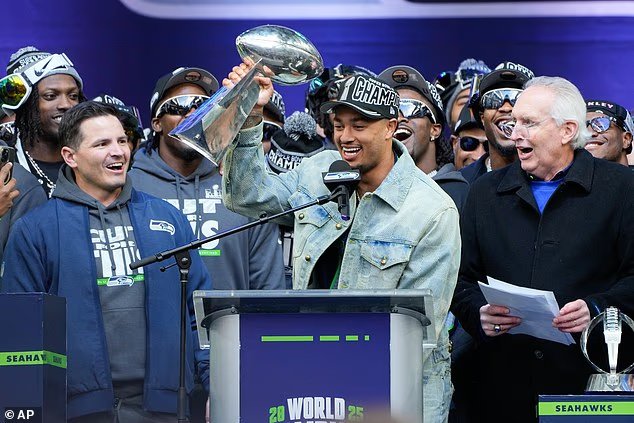 Les propriétaires des Seahawks de Seattle acceptent de vendre leur