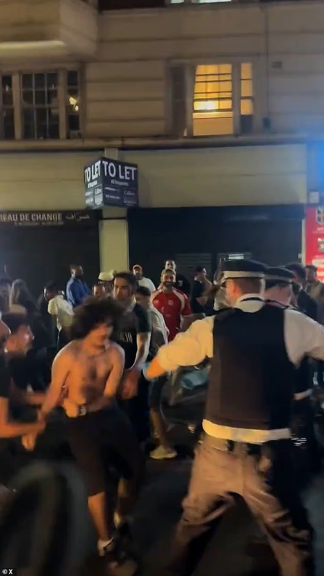 Les supporters égyptiens sèment le chaos à Londres alors qu'ils