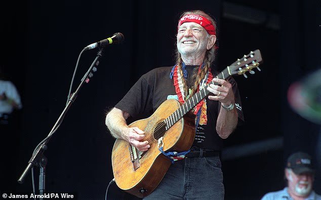L'icône du pays Willie Nelson dénonce les projets de centre