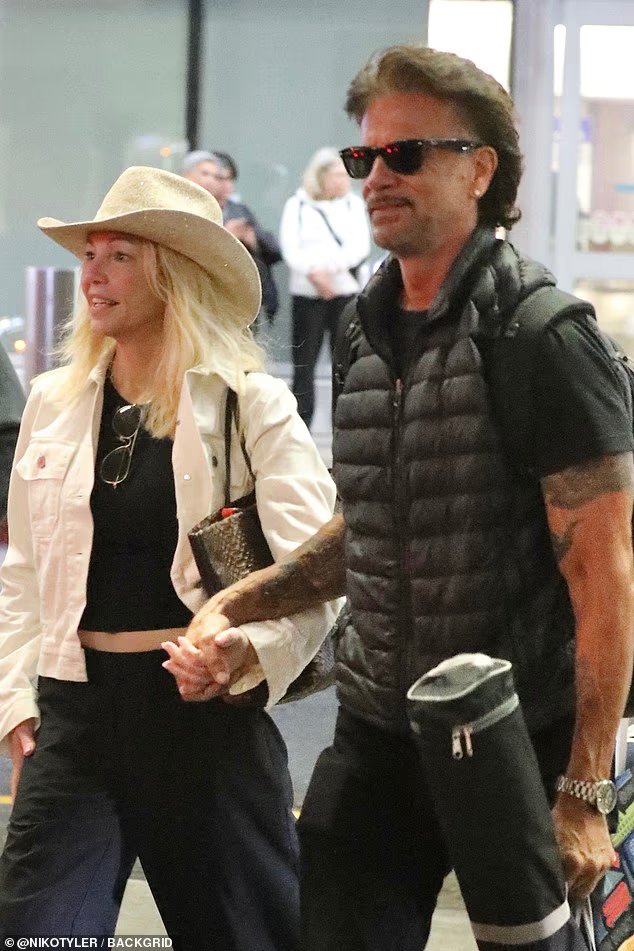Lorenzo Lamas, l'amoureux de Heather Locklear, découvre la force divine