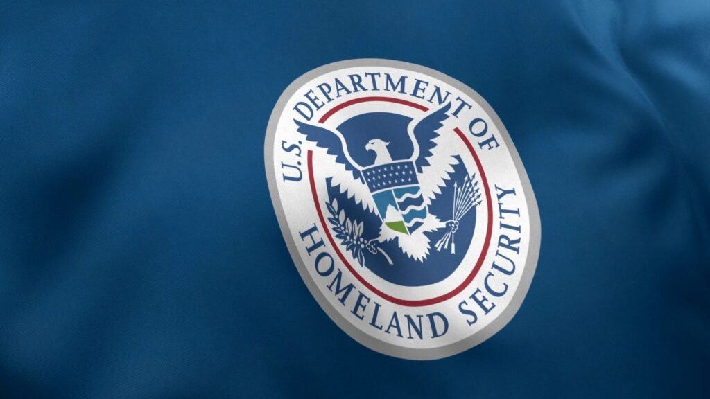 Los piratas informáticos violaron el DHS después de que la