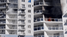 Los residentes escaparon de las lágrimas del incendio de la