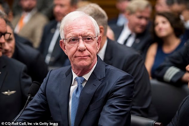 Miracle sur l'Hudson Le capitaine Chesley 'Sully' Sullenberger, 75 ans,