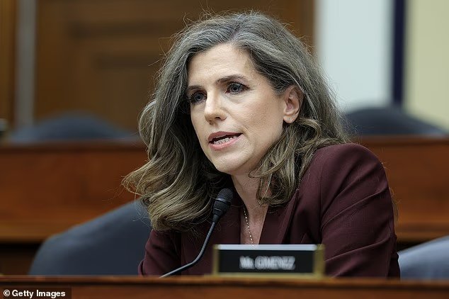 Nancy Mays prépare un complot désespéré pour le siège de