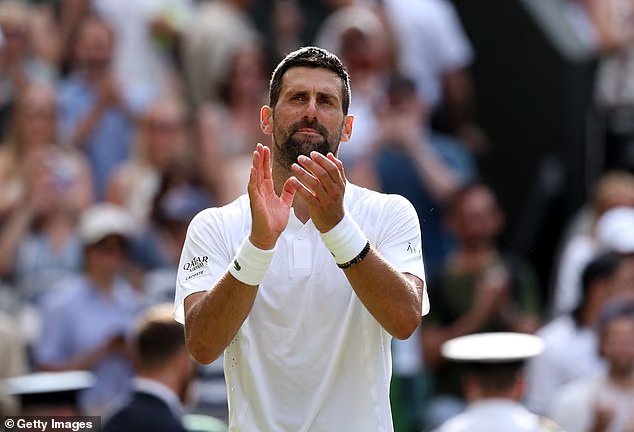 Novak Djokovic se démarque contre Father Time mais a du