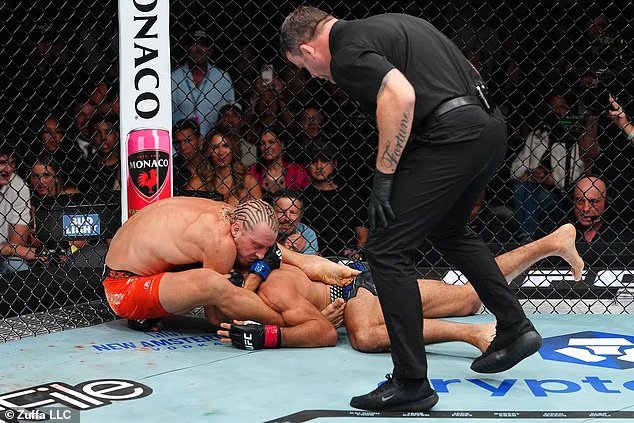 Paddy Pimblett réalise un superbe retour à l'UFC 329 en