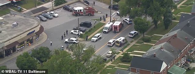Plusieurs victimes du centre commercial tirent après qu'un homme armé
