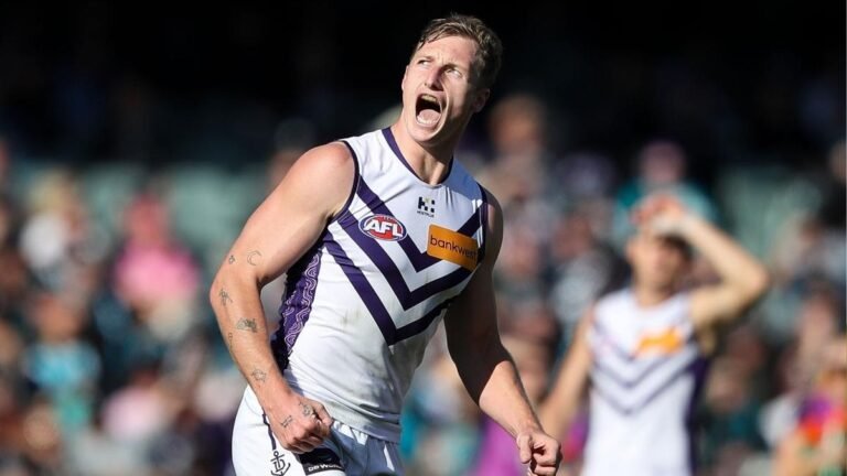 Port Adelaide venció a Fremantle con cinco goles para dejar
