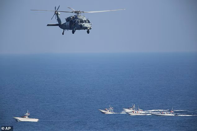 Recherche effrénée d'un pilote américain alors qu'un hélicoptère de la
