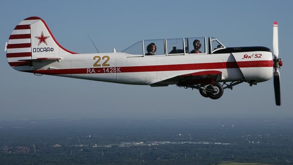 Rusia modifica los aviones Yak-52 y An-2 de la era