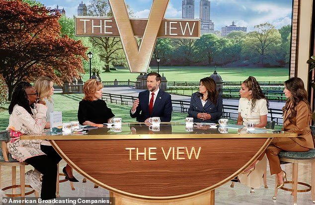 The View A REJETÉ deux des mondains préférés de Mamdani