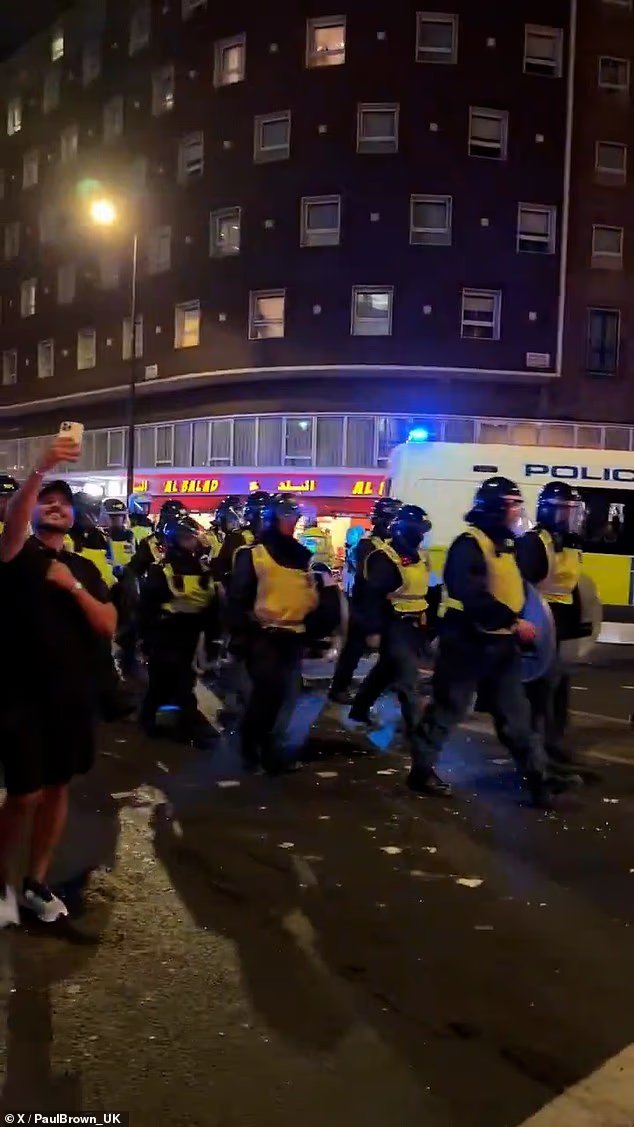 Troubles dans les rues de Londres et de Paris après