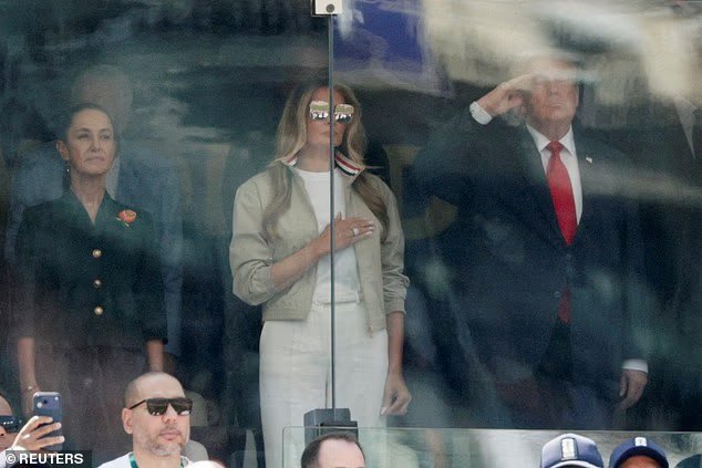 Trump arrive au MetLife Stadium avec Melania et sa famille