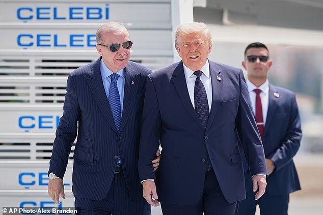 Trump atterrit en Turquie avant les négociations critiques de l'OTAN