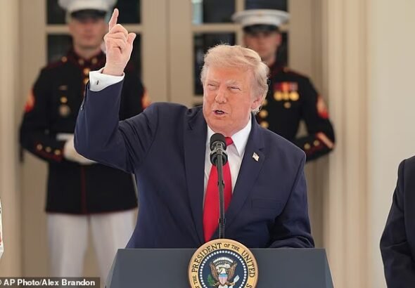 Trump lance une troisième vague de frappes punitives contre l'Iran