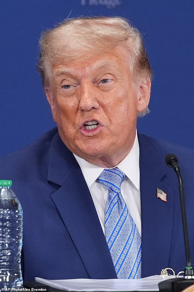 Trump promet que tout dommage causé au navire sera payé
