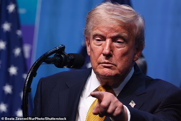 Trump révèle des MILLIERS de missiles « verrouillés, chargés et