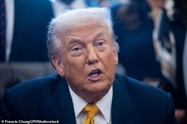 Trump s'effondre suite à la célébration du 4 juillet alors