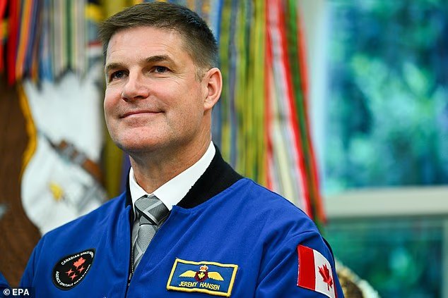 Un et c'est fait ! L'astronaute Artemis II de la NASA,
