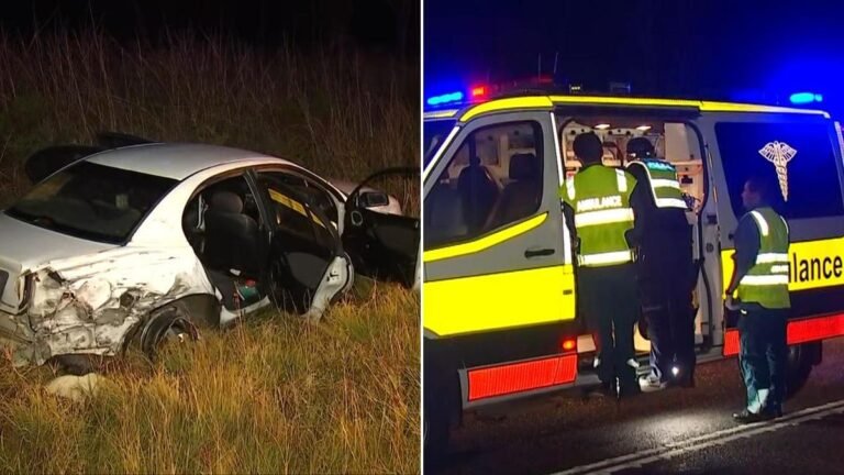 Un hombre huye después de destrozar un coche y a