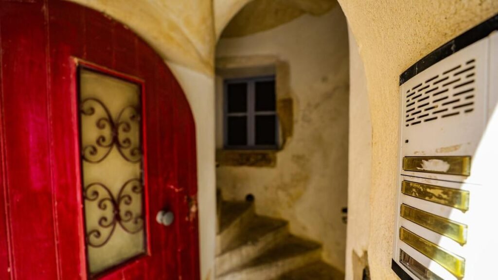 Un horroroso descubrimiento en una casa francesa desencadena una investigación